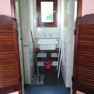 Vonios kambarys apgyvendinimo įstaigoje Bruna de Mar