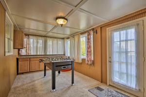 Fotografie z fotogalerie ubytování Spacious Home by Finger Lakes and Watkins Glen! v destinaci Burdett