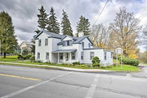 Fotografie z fotogalerie ubytování Spacious Home by Finger Lakes and Watkins Glen! v destinaci Burdett