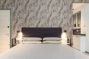 Postel nebo postele na pokoji v ubytování F1RST Suite Apartment & SPA