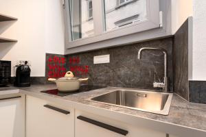 Kuchyň nebo kuchyňský kout v ubytování F1RST Suite Apartment & SPA