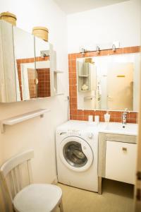 a bathroom with a washing machine and a sink at Jolie Brise - Appartement pour 4 à la Flotte in La Flotte