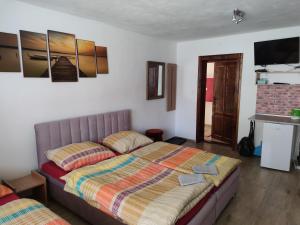 A bed or beds in a room at András penzión