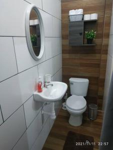 Et badeværelse på Brazilian's House - Agradable casa amoblada