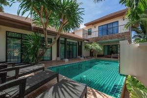 VILLA SALIKA | 4 bedroom Thai Balinese private pool villa | Rawai tesisinde veya buraya yakın yüzme havuzu