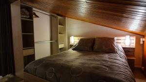 Postel nebo postele na pokoji v ubytování Chalet de Moulaprat Aste-Béon près de Laruns et Gourette
