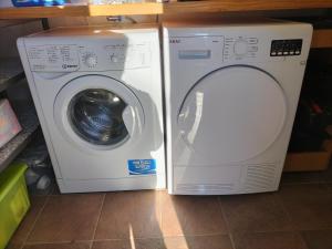 a washing machine and a dryer sitting next to each other at Green House in Cogoleto