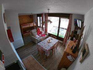 Photo de la galerie de l'établissement Appartement montagnard LA JOUE DU LOUP 30M² PIED PISTES 5pers 3+++, à La Joue du Loup