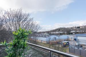 Riverside Balcony Apartment With Parking Just Minutes To Saltaire