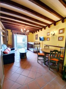 a living room with a couch and a table at Loft Plaza Andalucía ERB Alojamientos in Sierra Nevada