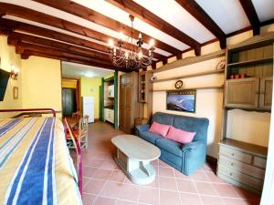 a bedroom with a bed and a couch and a table at Loft Plaza Andalucía ERB Alojamientos in Sierra Nevada