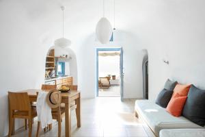 Gallery image of Gabbiano Traditional Cave Houses in Oia