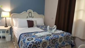 a bedroom with a bed with two swans on it at Casa Grande in San Miguel