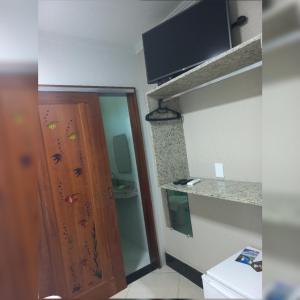 a small room with a door and a counter top at Pousada Vitória in Canindé de São Francisco