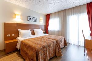 Ένα ή περισσότερα κρεβάτια σε δωμάτιο στο Hotel Berne