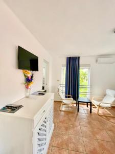 a living room with a couch and a table at Villa Iguana in Bayahibe