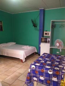 Hotel Marruecos C.R. tesisinde bir odada yatak veya yataklar