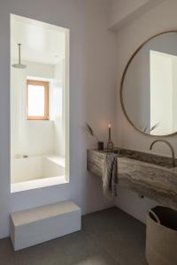 Et badeværelse på Villa Mimaze Minimalist Living