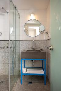 Koupelna v ubytování Bezalel Hotel - an Atlas Boutique Hotel