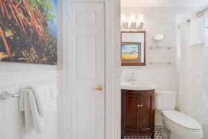 a bathroom with a toilet and a sink at The Savannah - Perfect Couple Getaway! in West Palm Beach