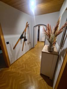 a hallway with a table with a plant on a wall at Appartement Gletscher-Koje in Tux