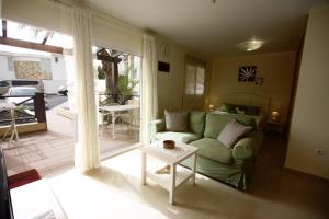 A seating area at Book Jet - HIBISCUS BEACH FRONT