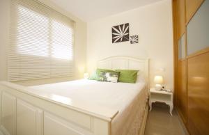 A bed or beds in a room at Book Jet - HIBISCUS BEACH FRONT Még 31 kép