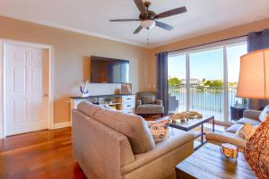 Khu vực ghế ngồi tại 304 Bay Harbor