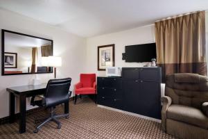 Econo Lodge Inn & Suites Williams - Grand Canyon Area電視和／或娛樂中心