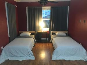 Ένα ή περισσότερα κρεβάτια σε δωμάτιο στο Private Room in West Highlands House