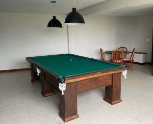 Billiards table sa Loft 207 com vista para a piscina e Farol