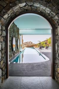 Bazén v ubytování Charisma Hotel and Wellness Club nebo v jeho okolí