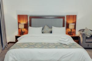 A bed or beds in a room at Sinclair Lake Chad