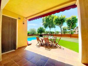 The swimming pool at or close to CASA YLENIA