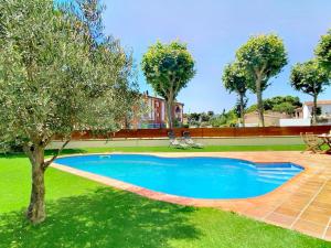 The swimming pool at or close to CASA YLENIA