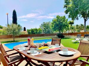 The swimming pool at or close to CASA YLENIA