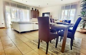 A kitchen or kitchenette at CASA YLENIA