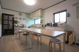 Guest House Asora tesisinde mutfak veya mini mutfak