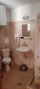 Et badeværelse på Guest House Edelweiss