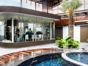 Ibis Styles Singapore On Macpherson内部或周边的泳池