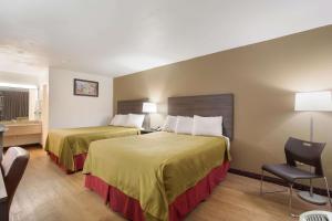Postel nebo postele na pokoji v ubytování Econo Lodge + 21 fotografií