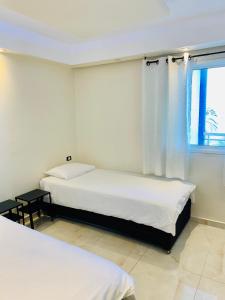 Katil atau katil-katil dalam bilik di Royal Beach Front Apartments