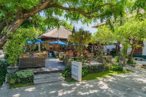 Zahrada ubytování Sudamala Resort, Sanur, Bali