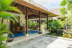 En trädgård utanför Sudamala Resort, Sanur, Bali