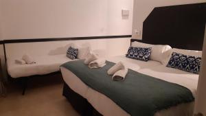 A bed or beds in a room at Hostal Hom Museo