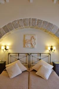 Posteľ alebo postele v izbe v ubytovaní Angelica Traditional Boutique Hotel
