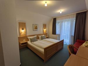 a bedroom with a large bed in a room at Hotel Saaletalstuben in Gräfendorf