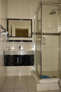 Phòng tắm tại gaThuli Guest House
