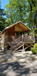 Gallery image of Camping Les Cent Chênes in Saint-Jeannet
