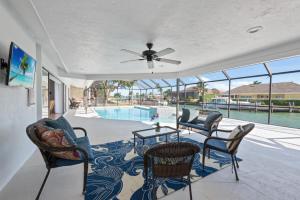 Басейн в ELEVATED 955 - Spacious Family Riverfront home 4 Bedrooms або поблизу